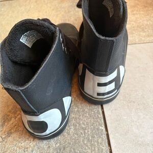Sorel Men/unisex Black and White High-Top Shoes. Faux fur lined. Size 9.